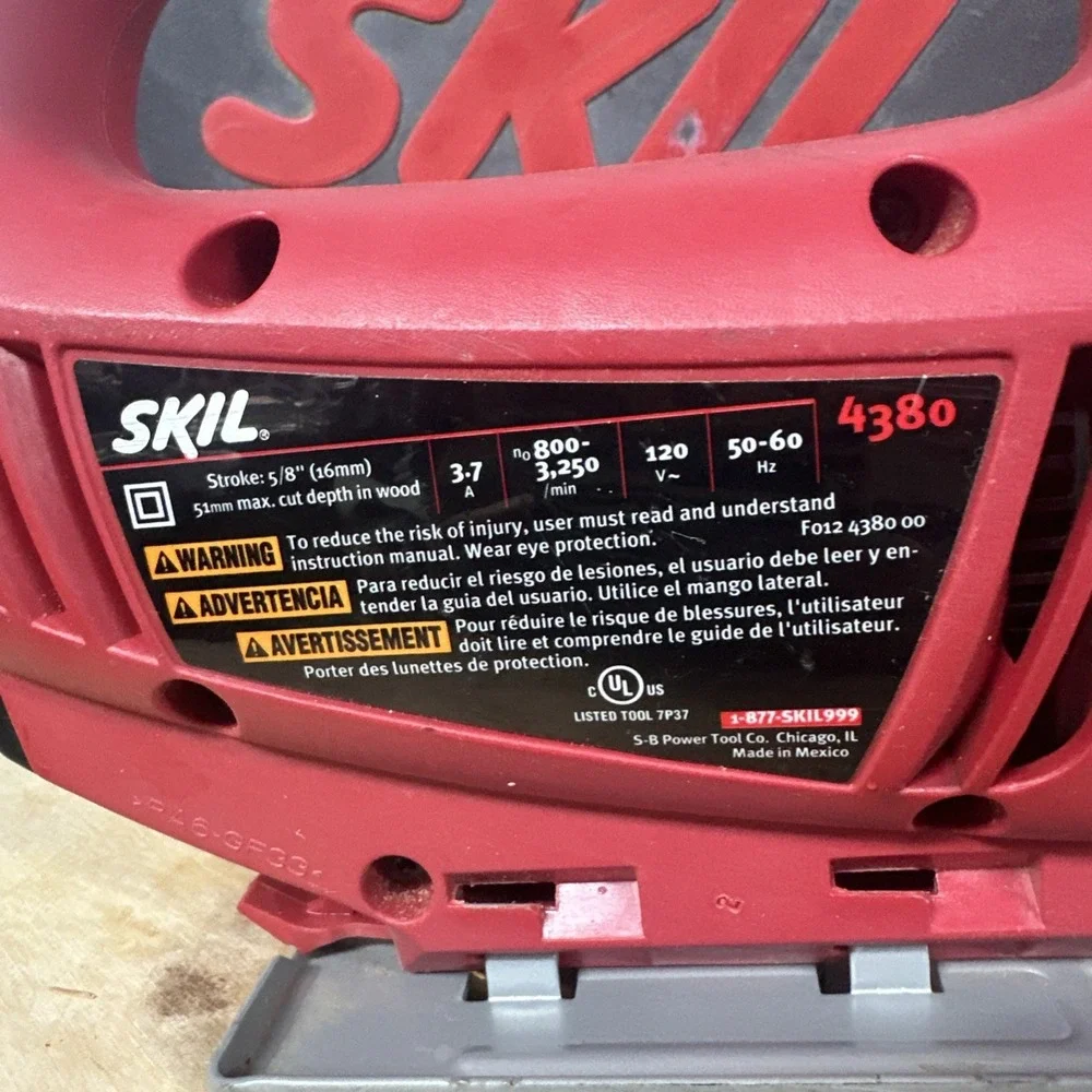Skil Saw Model 4380 Orbital Jig Saw & Carrying Case - Works Great